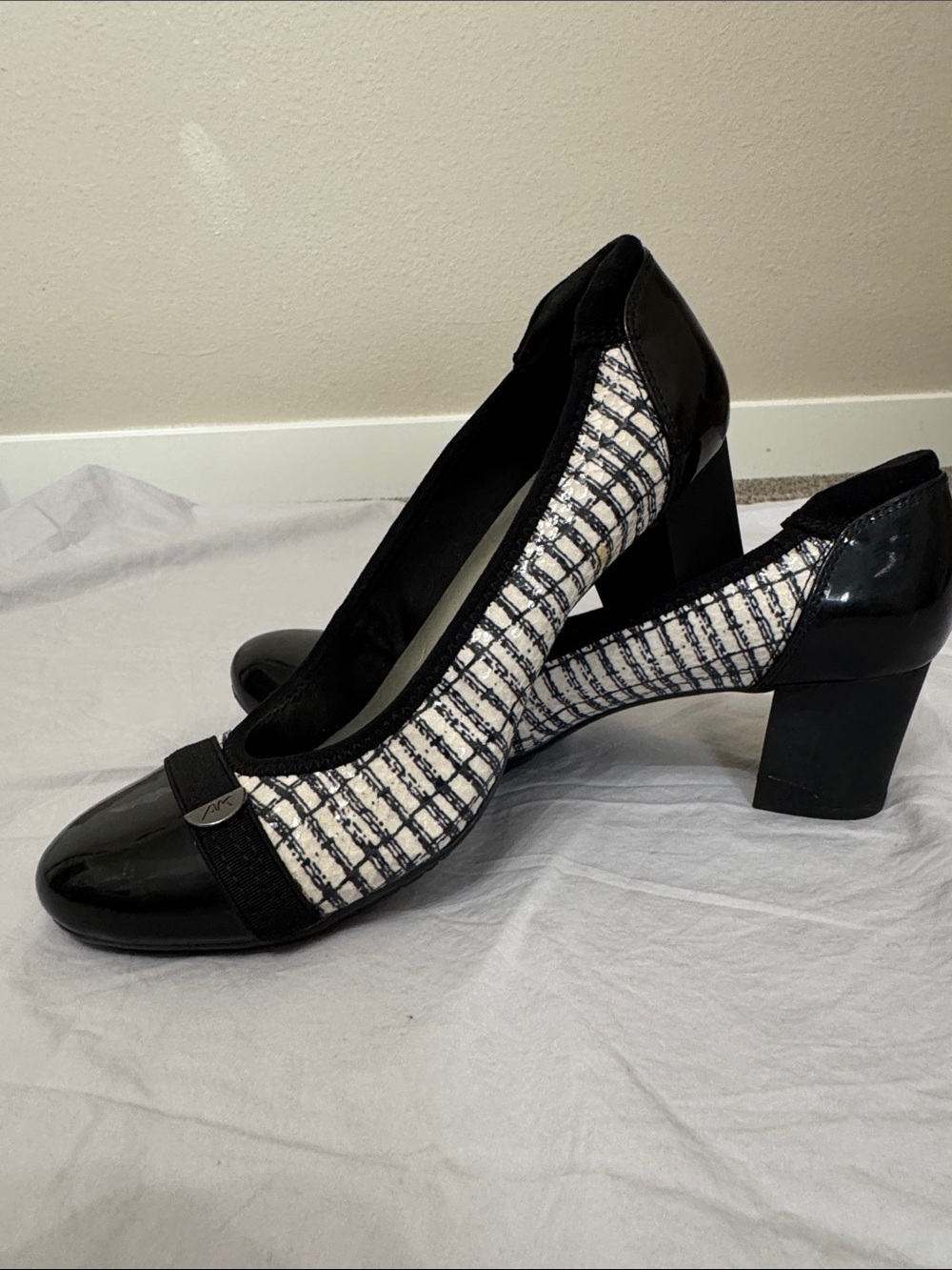 NWOT | Anne Klein Black and White Tweed Block Heel Pumps | Size 6 1/2